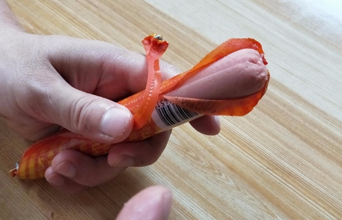 原来剥火腿肠这么简单根本不用嘴咬2秒轻松剥开一看就会