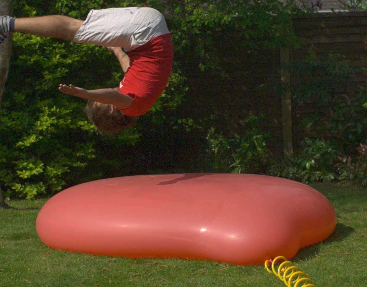 慢镜头 | 超大水气球炸裂的瞬间