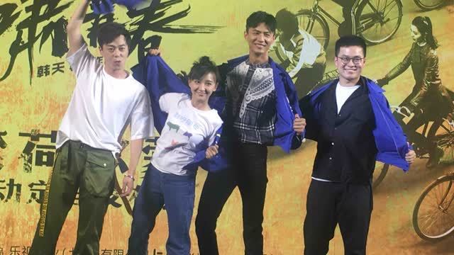 刘畅男友力爆棚单手抱卜冠今上演最萌身高差