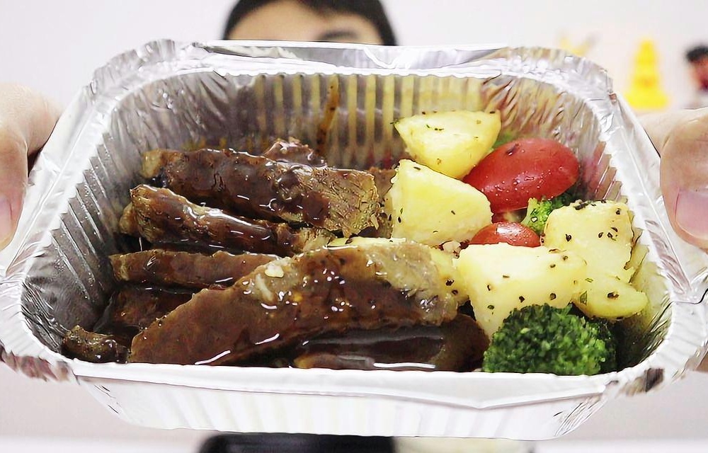 试吃必胜客29元嫩肩牛排想起以前自己煎的牛排太悲伤了